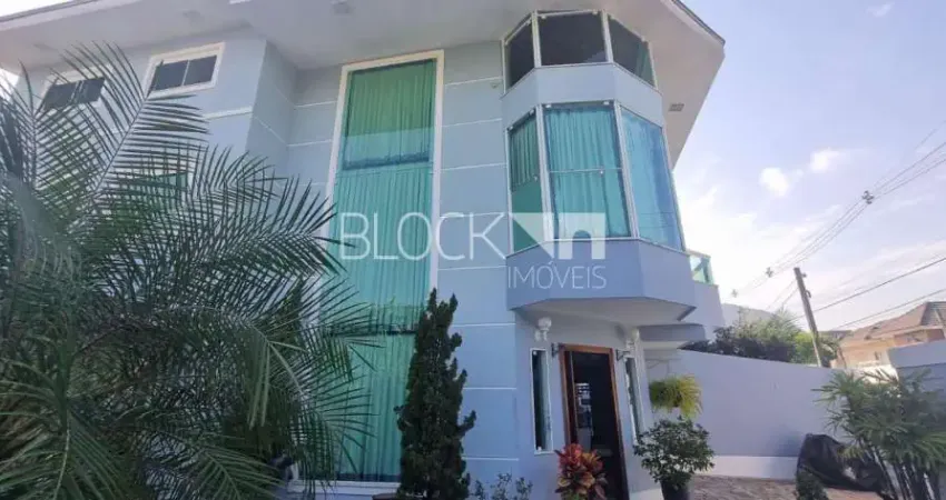 Vargem Pequena | Casa de Condomínio 6 quartos, sendo 4 suites