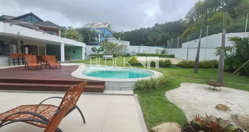 Pechincha | Casa de Condomínio 4 quartos, sendo 4 suites