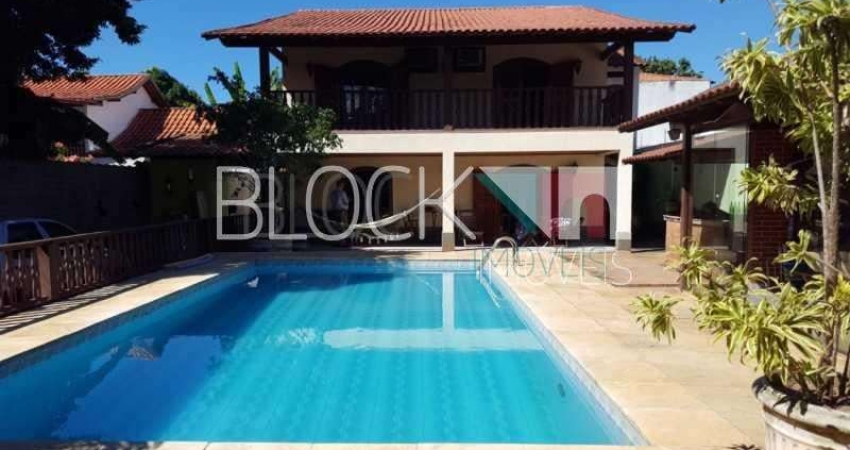 Recreio dos Bandeirantes | Casa 6 quartos, sendo 4 suites