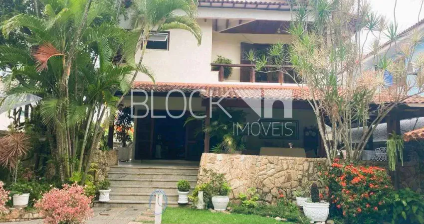 Barra da Tijuca | Casa de Condomínio 5 quartos, sendo 1 suite