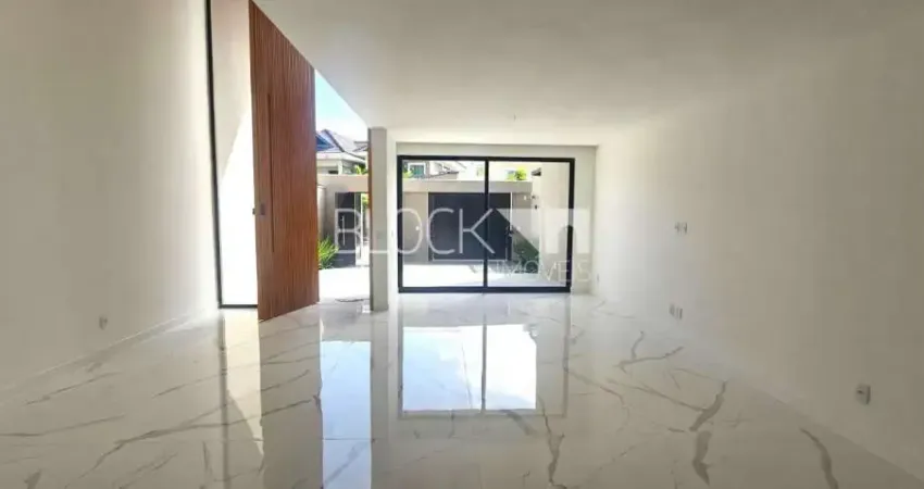 Recreio dos Bandeirantes | Casa de Condomínio 5 quartos, sendo 3 suites