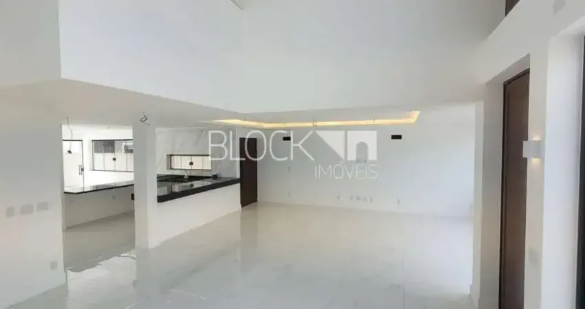 Recreio dos Bandeirantes | Casa de Condomínio 5 quartos, sendo 4 suites