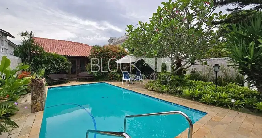 Barra da Tijuca | Casa de Condomínio 5 quartos, sendo 5 suites