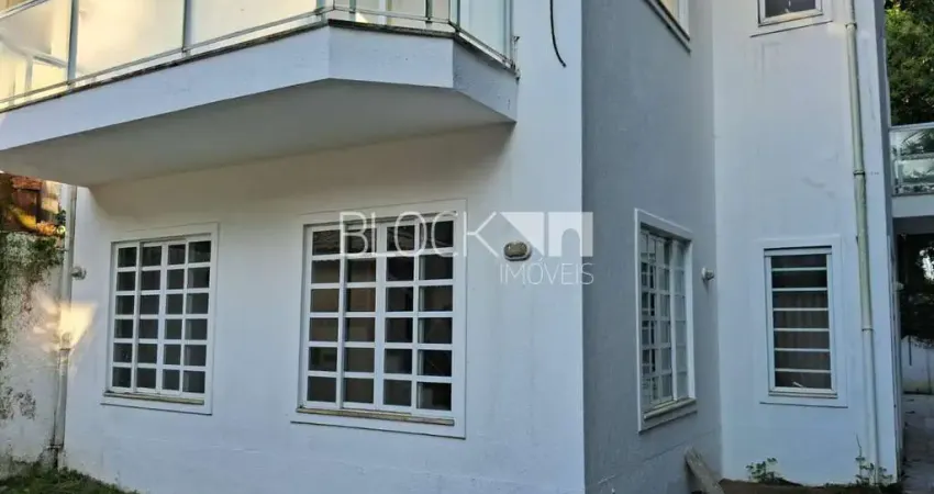 Vargem Pequena | Casa de Condomínio 4 quartos, sendo 4 suites