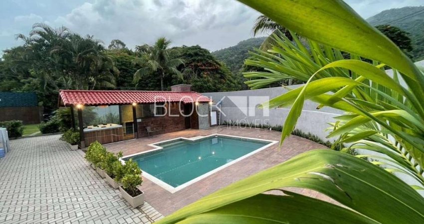 Casa com 3 quartos para alugar na Rua Pecegueiro do Amaral, --, Vargem Pequena, Rio de Janeiro