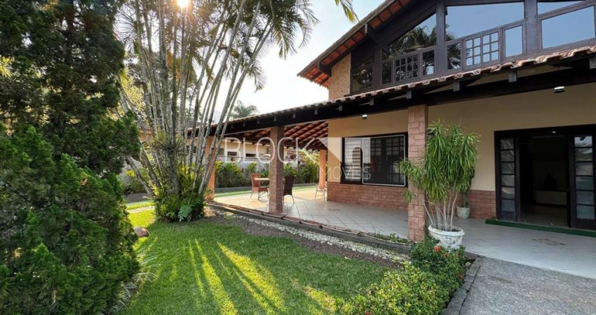 Vargem Grande | Casa de Condomínio 5 quartos, sendo 2 suites