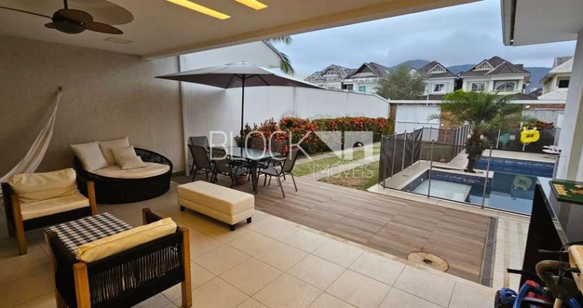 Recreio dos Bandeirantes | Casa de Condomínio 4 quartos, sendo 4 suites