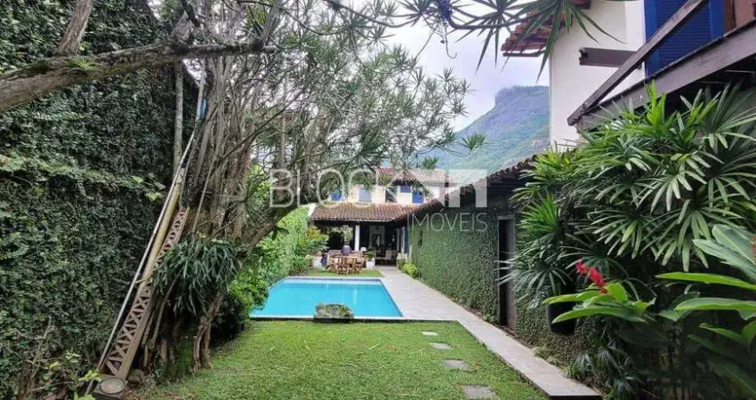 Barra da Tijuca | Casa de Condomínio 5 quartos, sendo 4 suites
