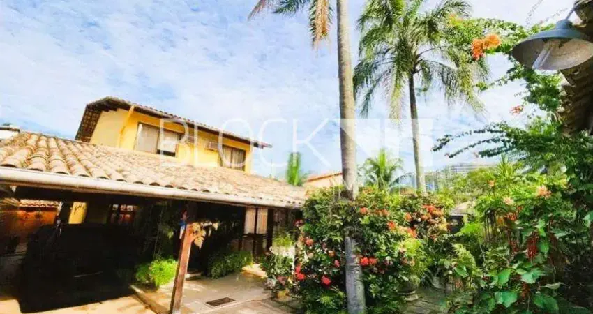 Barra da Tijuca | Casa de Condomínio 6 quartos, sendo 2 suites