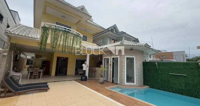Recreio dos Bandeirantes | Casa de Condomínio 3 quartos, sendo 3 suites