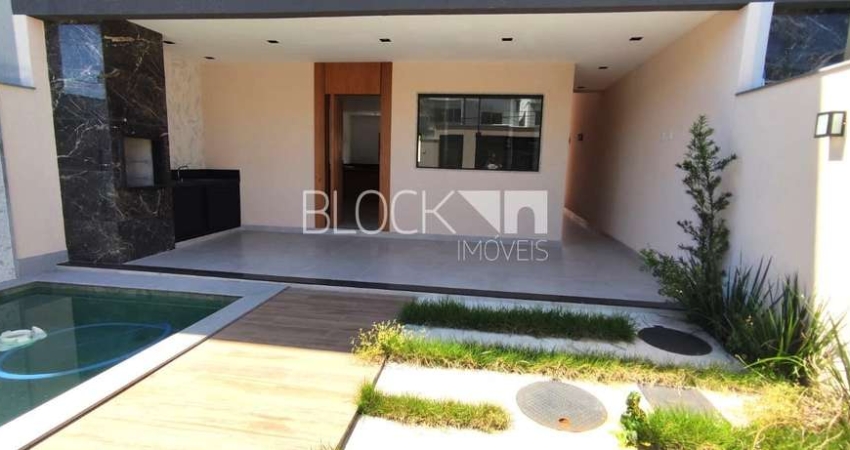 Vargem Pequena | Casa de Condomínio 3 quartos, sendo 3 suites