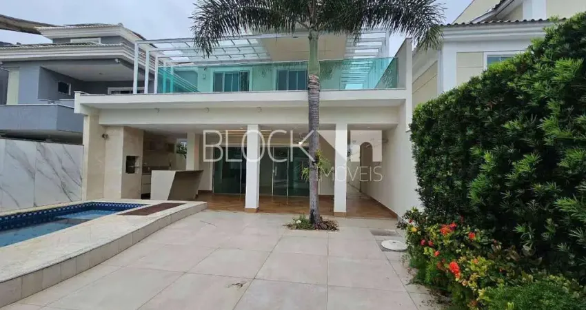 Recreio dos Bandeirantes | Casa de Condomínio 5 quartos, sendo 4 suites