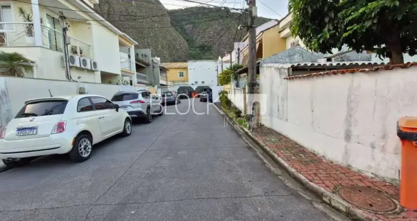 Casa em condomínio fechado com 4 quartos à venda na Rua Célio Fernandes dos Santos Silva, --, Vargem Pequena, Rio de Janeiro