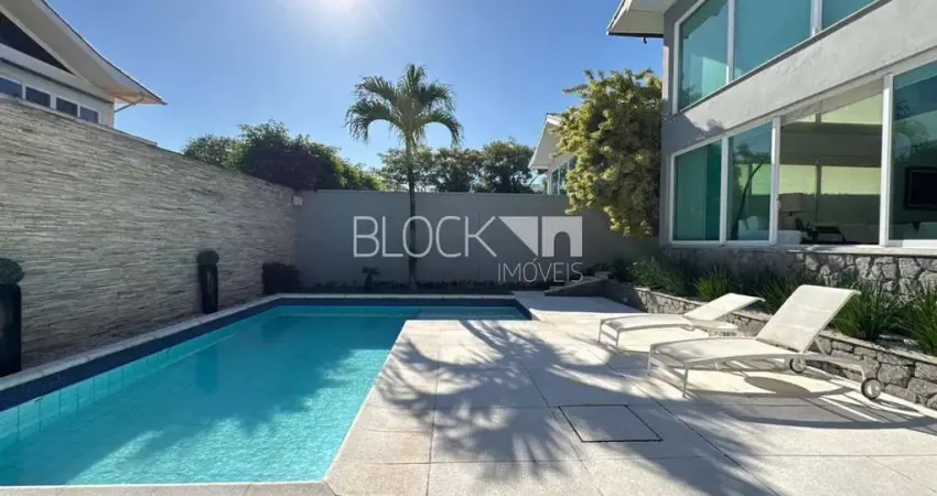 Barra da Tijuca | Casa de Condomínio 5 quartos, sendo 5 suites