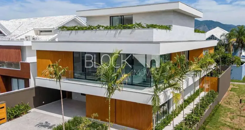 Barra da Tijuca | Casa de Condomínio 5 quartos, sendo 5 suites