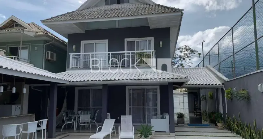 Recreio dos Bandeirantes | Casa de Condomínio 4 quartos, sendo 4 suites