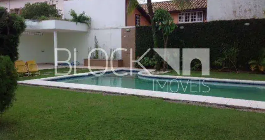 Barra da Tijuca | Casa de Condomínio 4 quartos, sendo 1 suite
