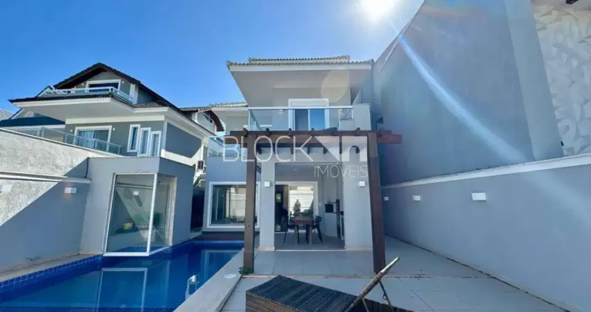 Recreio dos Bandeirantes | Casa de Condomínio 4 quartos, sendo 4 suites