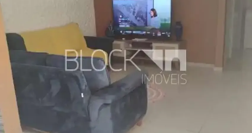 Apartamento com 3 quartos para alugar na Rua das Azaléas, --, Vila Valqueire, Rio de Janeiro