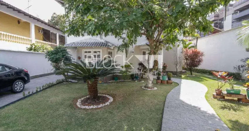 Barra da Tijuca | Casa de Condomínio 4 quartos, sendo 4 suites