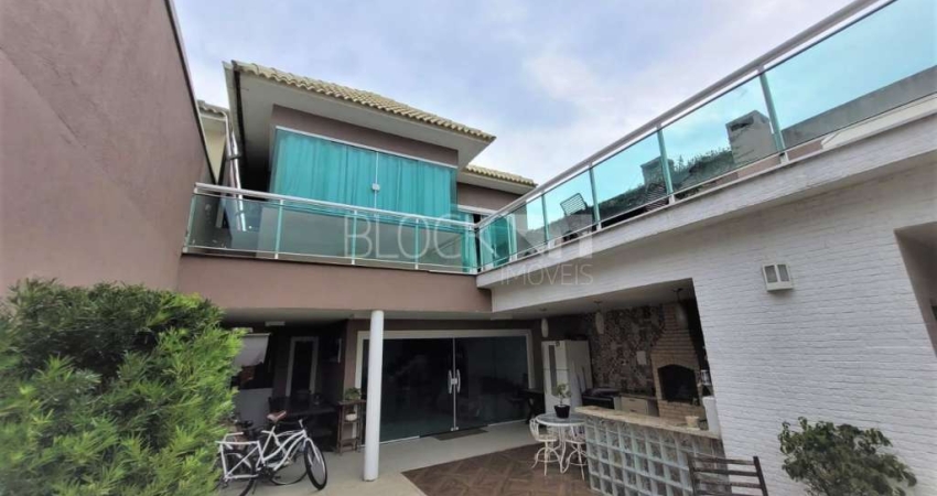 Recreio dos Bandeirantes | Casa de Condomínio 5 quartos, sendo 3 suites
