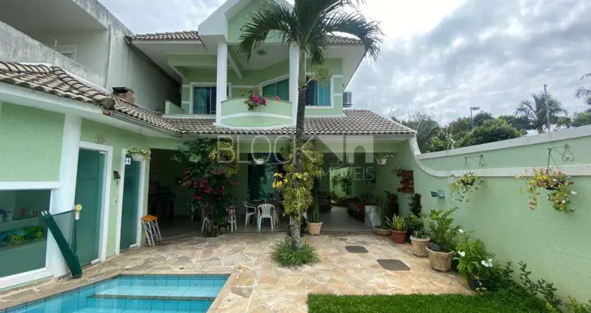 Recreio dos Bandeirantes | Casa de Condomínio 5 quartos, sendo 4 suites