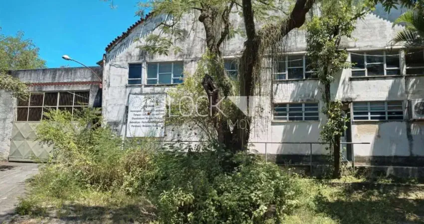 Barracão / Galpão / Depósito à venda na Estrada das Pedrinhas - São Gonçalo, --, Amendoeira, São Gonçalo