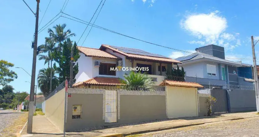 Sobrado à venda em São Leopoldo, São José - Com piscina, churrasqueira e jardim