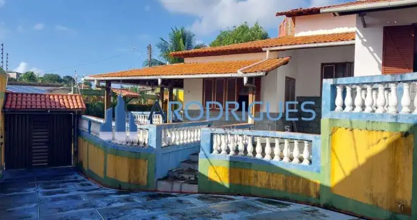 Casa em condomínio à venda em Itapuã, Salvador-BA: 3 quartos, 1 suíte, 2 salas, 3 banheiros, 4 vagas, 216m².