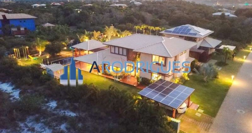 Casa Belíssima à venda em Praia do Forte - 5/4, sendo 5 Suítes, toda mobiliada e decorada!