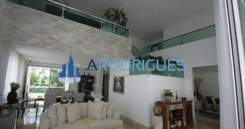 Casa de Alto Luxo em Alphaville I, Salvador-BA: 4 quartos, 4 suítes, 3 salas, 7 banheiros, 6 vagas, 690m2 - Mobiliada e à Venda!