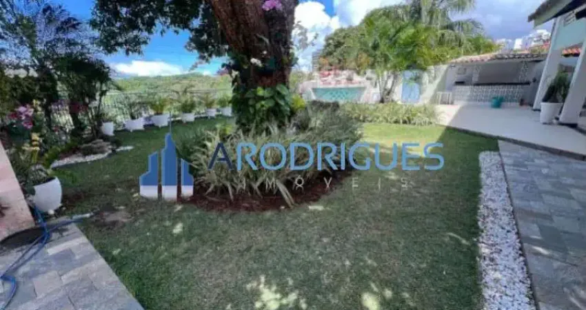 Imponente mansão de 5 quartos e 4 suítes no coração de Salvador-BA, no bairro Itaigara, com 900m² de pura elegância!