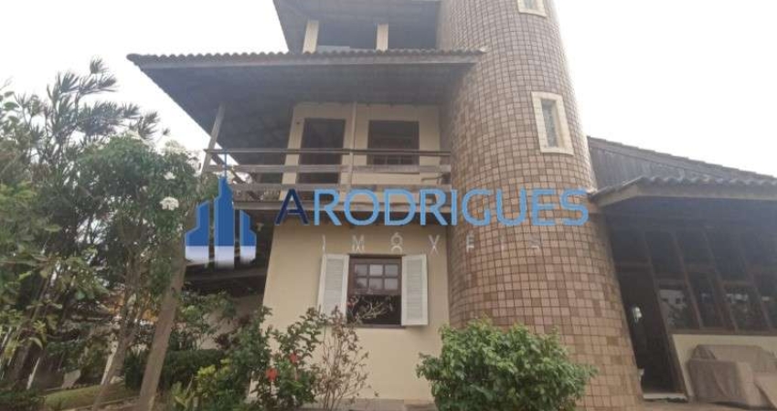 Casa Triplex 380m² área Construida e 850m² Terreno em Pituaçu