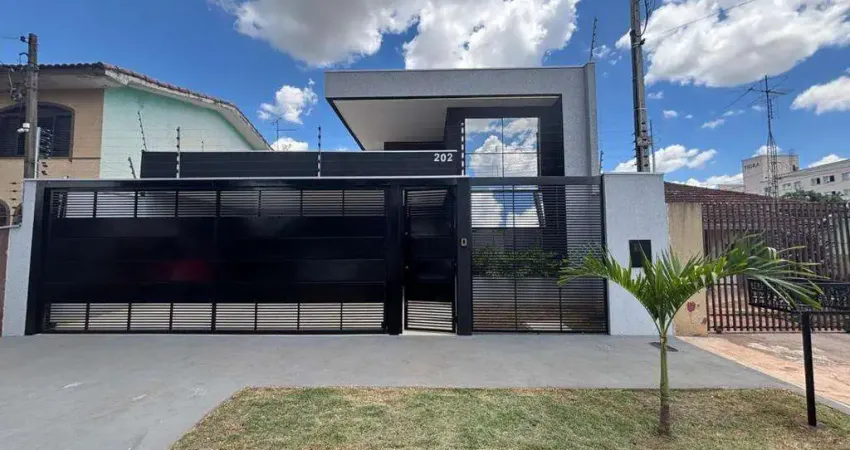 Casa à venda em Maringá, Zona 08, com 4 quartos, com 218 m²