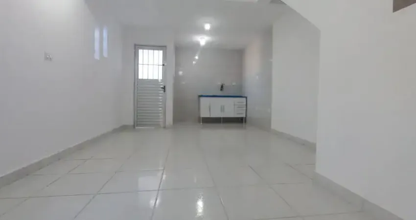 Casa com 2 quartos para alugar no Jardim Guarapiranga, São Paulo 