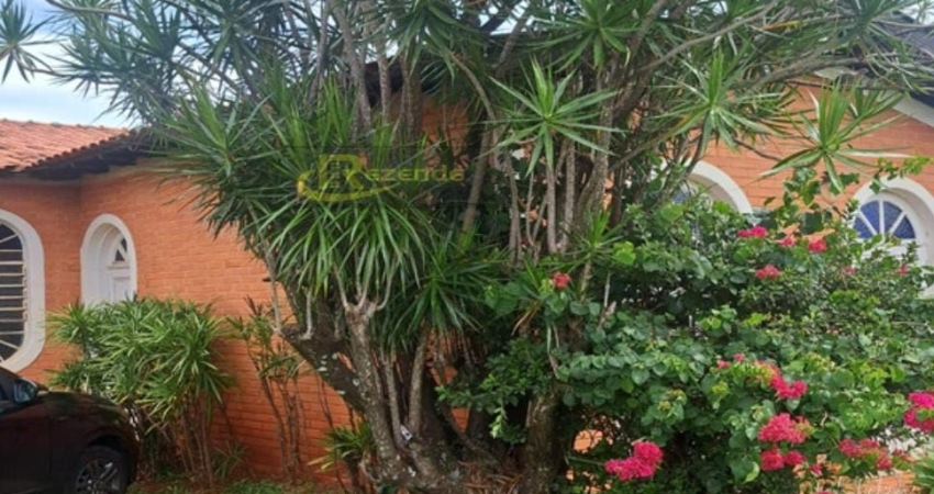 Excelente casa padrão em terreno co topografia totalmente plana.