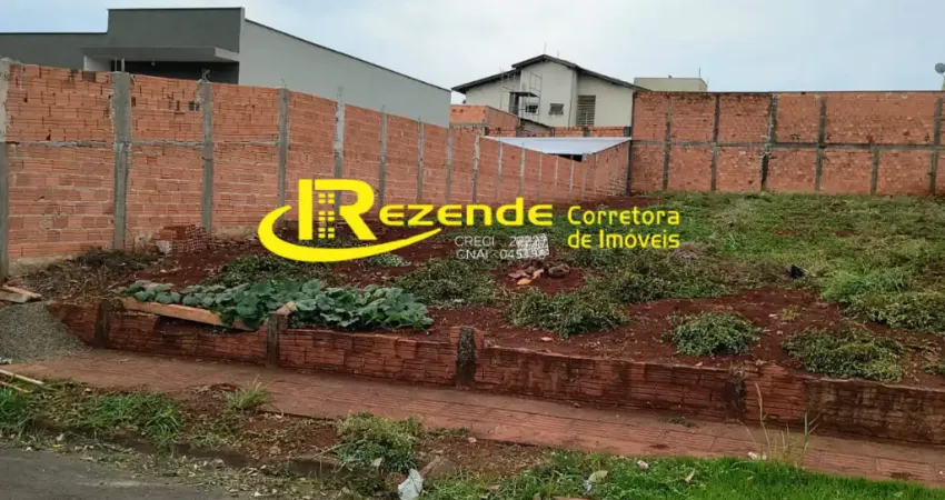 Terreno à venda na Rua Benedita Moreira Rodrigues, 241, Colúmbia, Londrina
