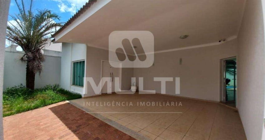Casa com 3 quartos para alugar no Santa Mônica, Uberlândia 