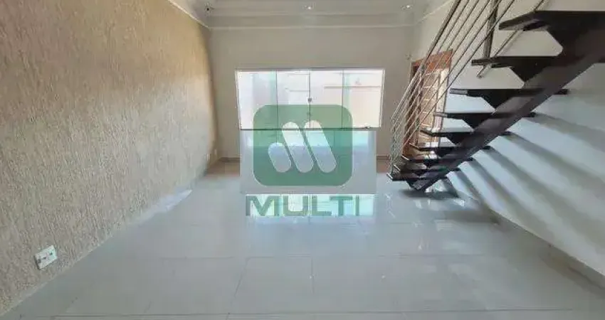 Casa com 3 quartos para alugar no Jardim Patrícia, Uberlândia