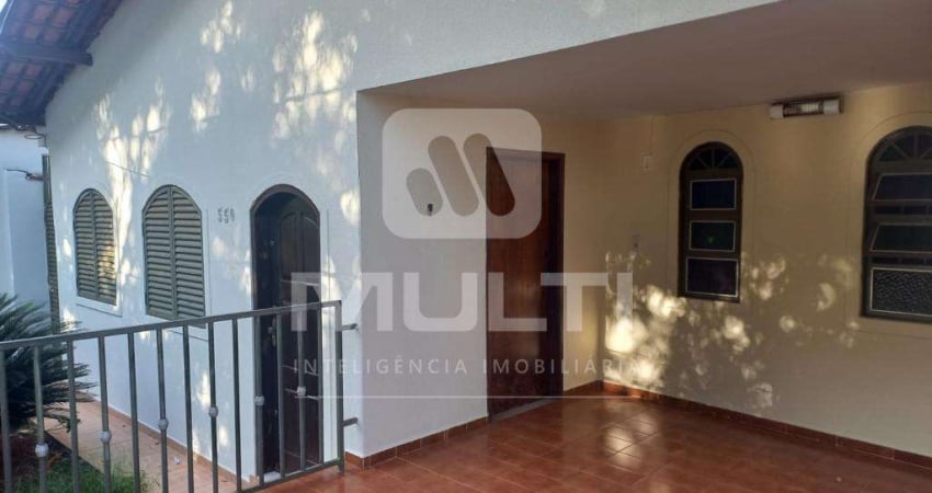 Casa com 3 quartos para alugar em Saraiva, Uberlândia 