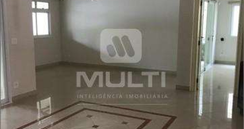 Casa com 4 quartos para alugar na Cidade Jardim, Uberlândia 