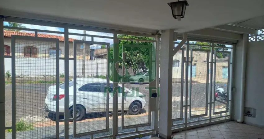 Casa com 3 quartos para alugar no Osvaldo Rezende, Uberlândia