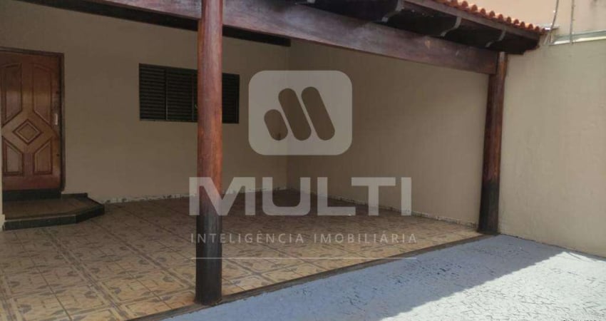 Casa com 3 quartos para alugar na Cidade Jardim, Uberlândia 