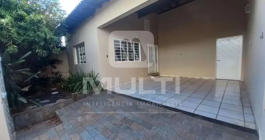 Casa com 3 quartos para alugar na Cidade Jardim, Uberlândia 