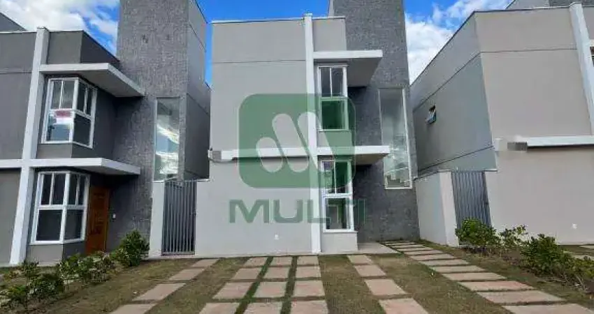 Casa em condomínio fechado com 3 quartos para alugar no Valparaíso, Uberlândia 