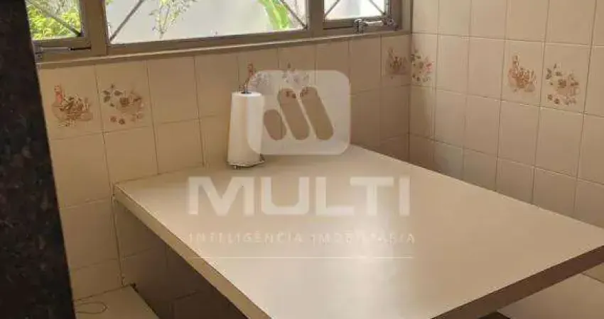 Casa com 3 quartos para alugar no Vigilato Pereira, Uberlândia 