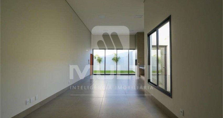 Casa com 3 quartos para alugar no Alto Umuarama, Uberlândia 