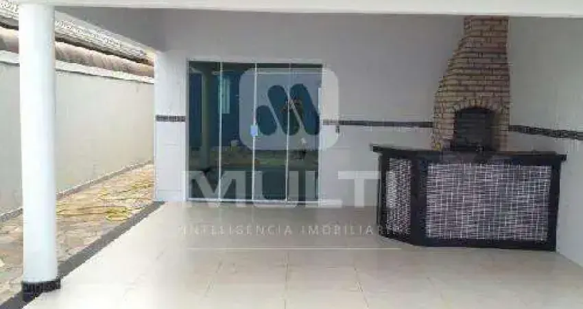 Casa em condomínio fechado com 4 quartos para alugar no Santa Mônica, Uberlândia 