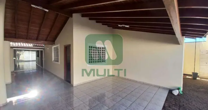 Casa com 3 quartos para alugar no Jardim Patrícia, Uberlândia 