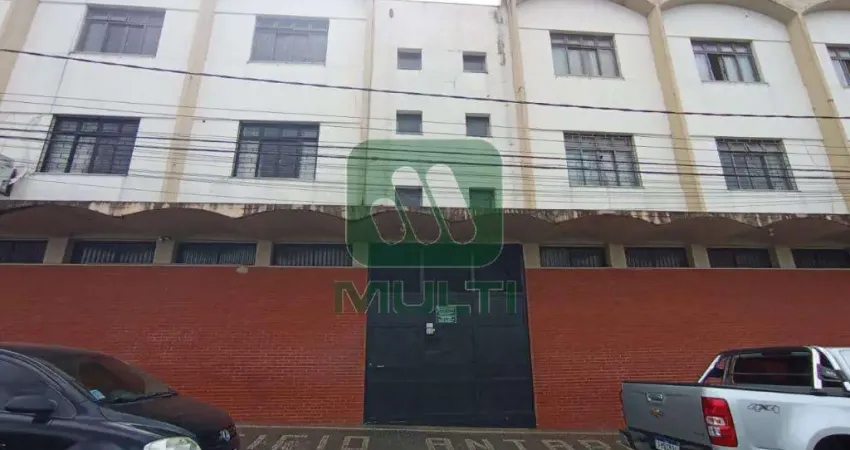 Apartamento com 3 quartos para alugar no Brasil, Uberlândia 